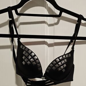 Blackheart  Love you to Death Bra   Size  32 B